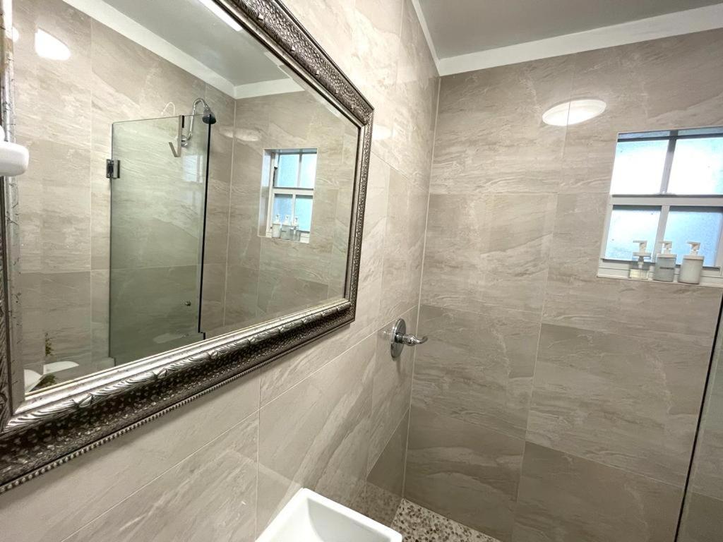 Cozy Room In The Heart Of Little Havana Miami Exteriör bild